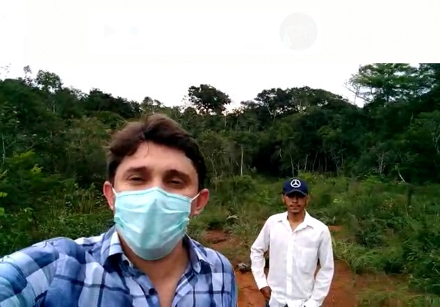 Prefeito percorre a pé o trajeto onde será construída a nova estrada de acesso ao Assentamento P.A São Bento.